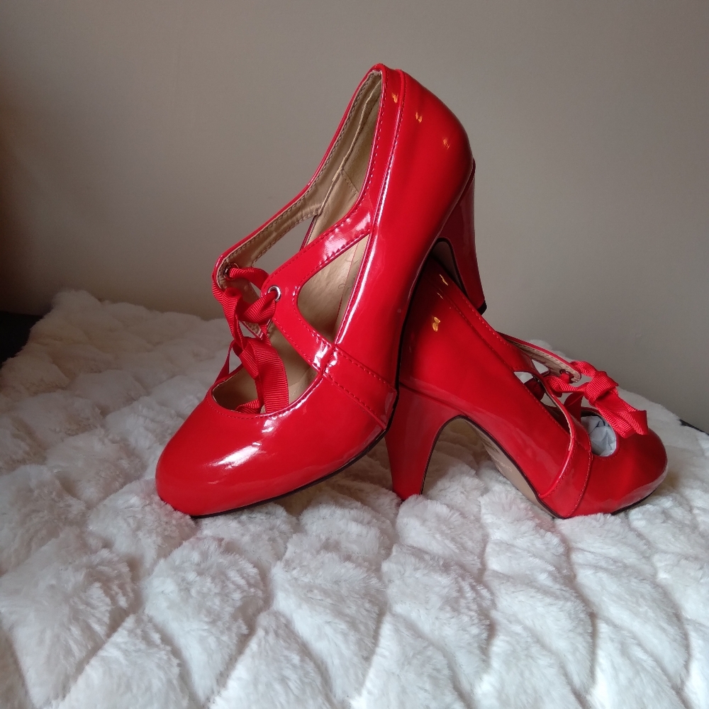 Chase & Chloe Women's Pumps